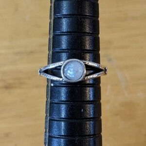 Vintage Geometric Round Simulated Opal Gemstone Ring, T1B6A